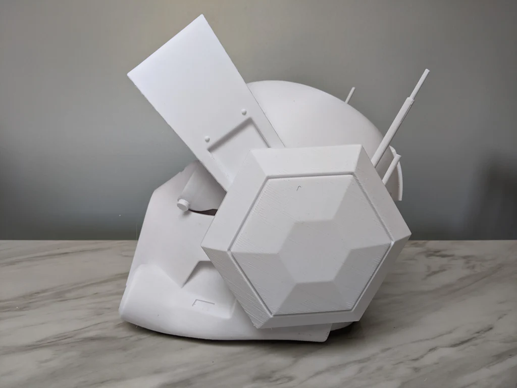 Tech-hjälm alla delar uppställda