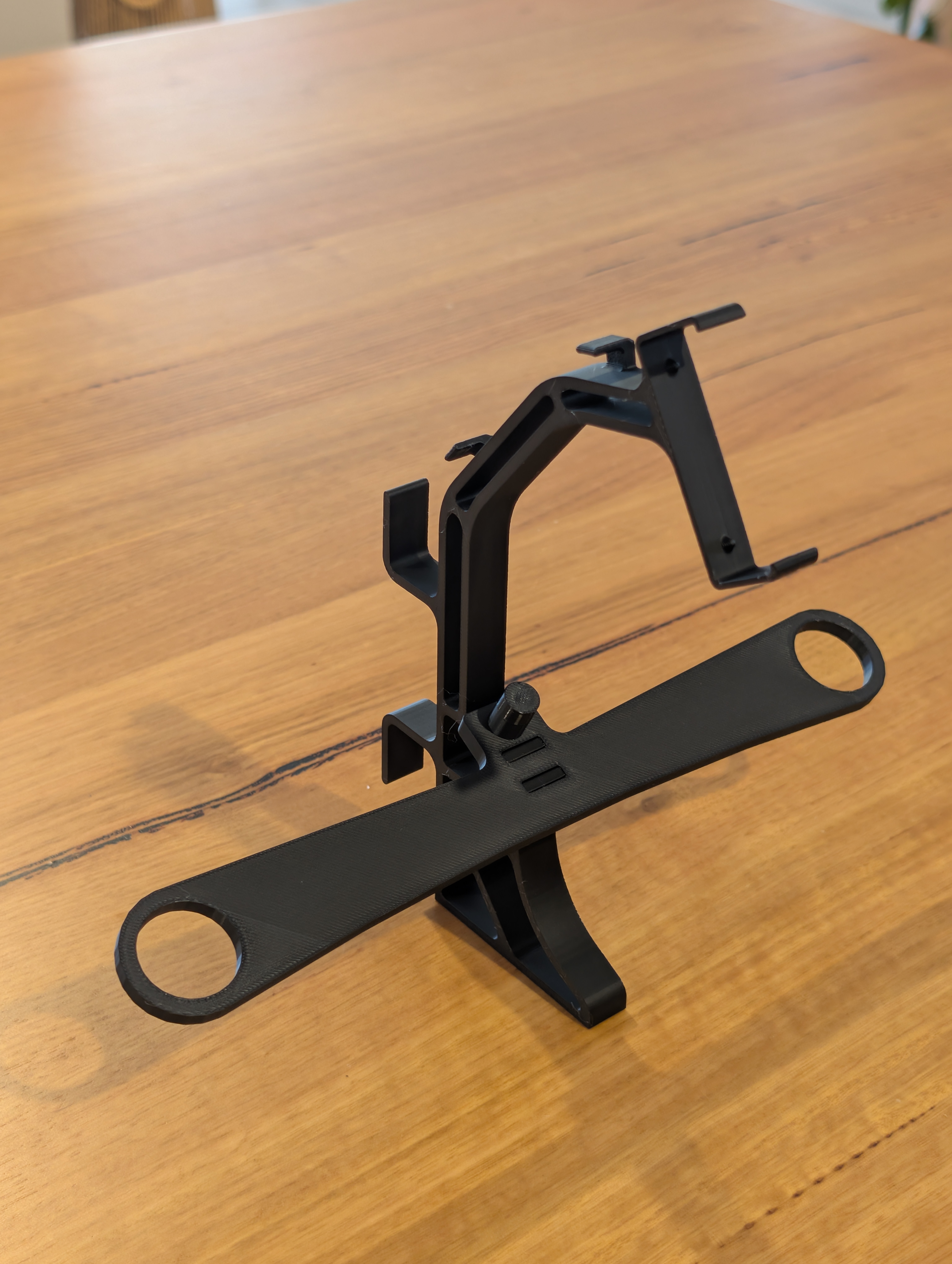 Sega Mega Drive 2 konsolställ med kontroller uppifrån – placerad på displayställ