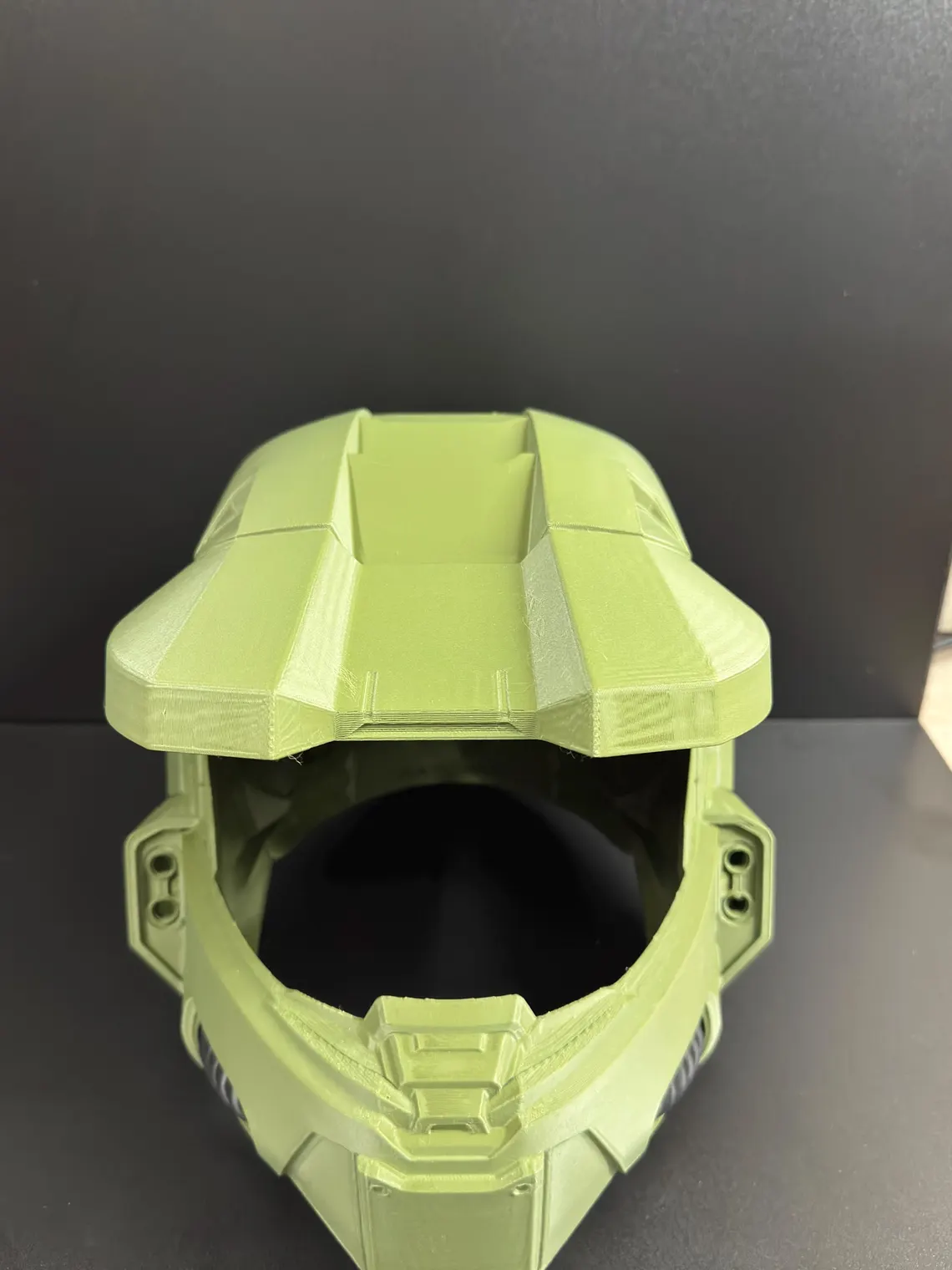 Master Chief Mark VI-hjälm – framifrån